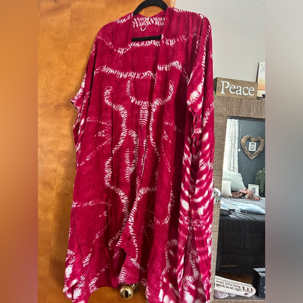 Like new magenta tie die kimono